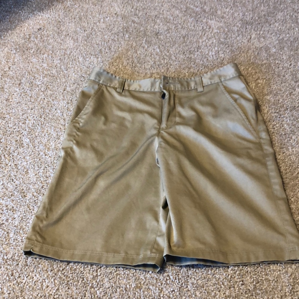 Boys’UA golf shorts